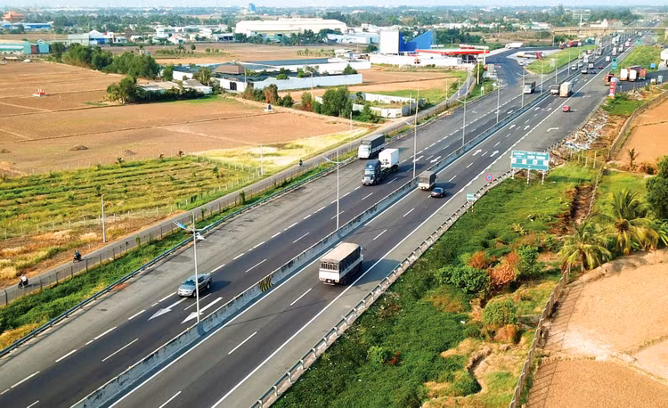 8 dự án thành phần cao tốc Bắc - Nam phía Đông đầu tư hoàn toàn bằng ngân sách nhà nước sẽ hoàn thành từ cuối tháng 12/2021 đến đầu năm 2023. Ảnh: Song Lê