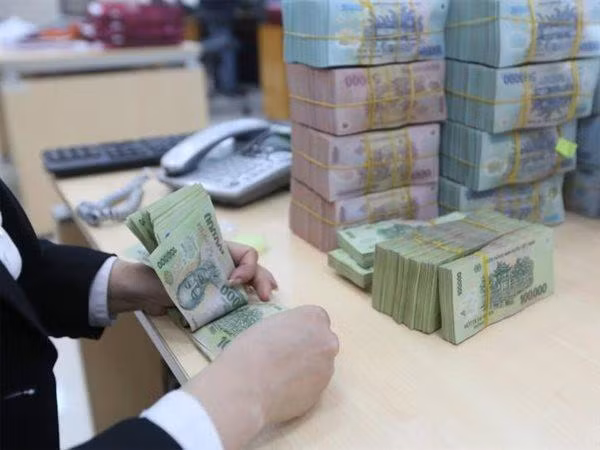 Ngân hàng, chứng khoán báo lãi cao bất chấp Covid-19