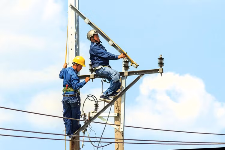 Một số gói thầu của các đơn vị thuộc ngành điện không thu hút được nhiều nhà thầu quan tâm. Ảnh: Nhã Chi
