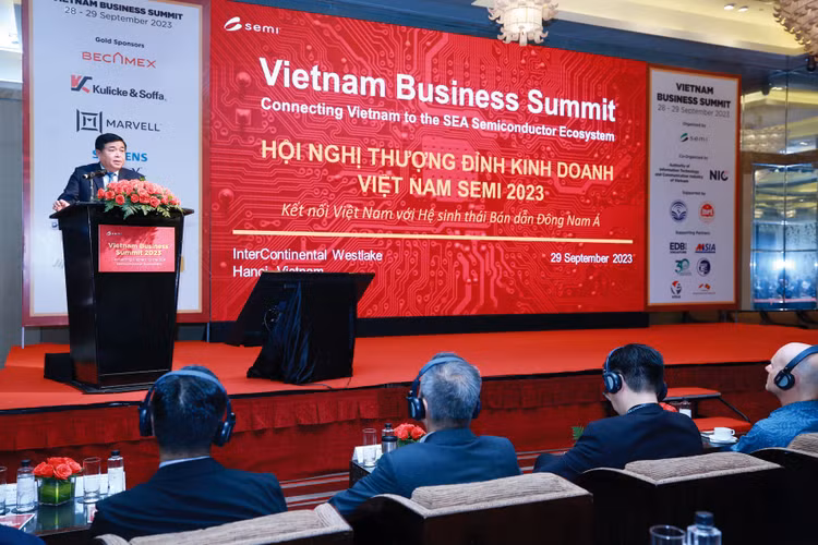 Bộ trưởng Bộ Kế hoạch và Đầu tư Nguyễn Chí Dũng khẳng định Việt Nam sẽ xây dựng một môi trường kinh doanh thuận lợi với những chính sách đầu tư hợp lý để phát triển công nghệ bán dẫn. Ảnh: Lê Tiên