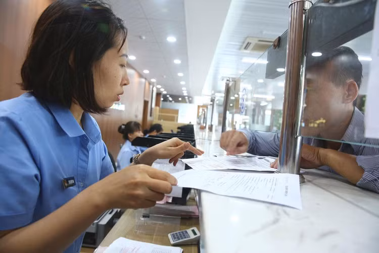 Chiến lược phát triển Chính phủ số giai đoạn 2021 - 2025, định hướng đến năm 2030 đặt mục tiêu đến năm 2025, tối thiểu 20% thủ tục hành chính được cắt giảm so với hiện nay. Ảnh: Lê Tiên