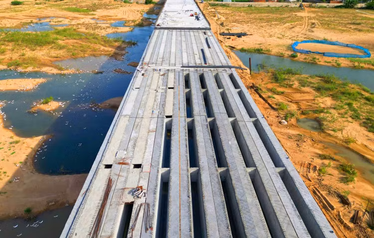 Cienco 8 đang tham gia thi công Gói thầu số 12-XL thuộc Dự án cao tốc Hoài Nhơn - Quy Nhơn với giá trị hơn 5.480 tỷ đồng. Ảnh: Quang Đạt