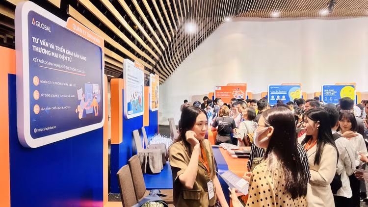 Dự báo năm 2025, hoạt động thương mại điện tử tại Việt Nam tiếp tục sôi động và tăng trưởng ở mức 2 con số. Ảnh: Hải Yên