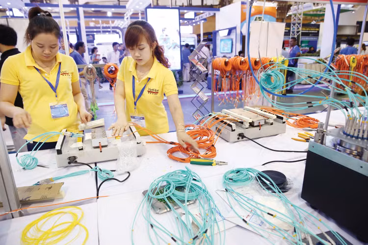 Các chính sách hỗ trợ thuế đã tác động trực tiếp đến nguồn tài chính của doanh nghiệp, góp phần duy trì sản xuất, kinh doanh và thúc đẩy tiêu dùng, tạo động lực cho nền kinh tế phục hồi và phát triển. Ảnh: Lê Tiên