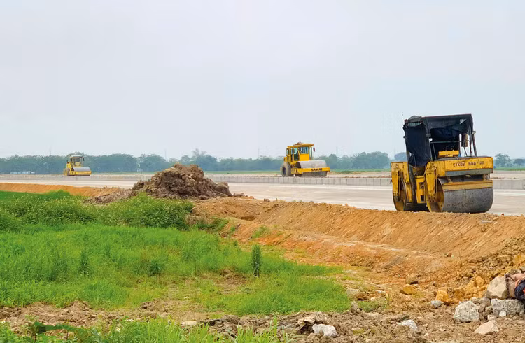 Các công trình đường song hành Vành đai 4 đang được đẩy nhanh tiến độ, dự kiến hoàn thành toàn bộ trong năm 2025. Ảnh: Tiên Giang