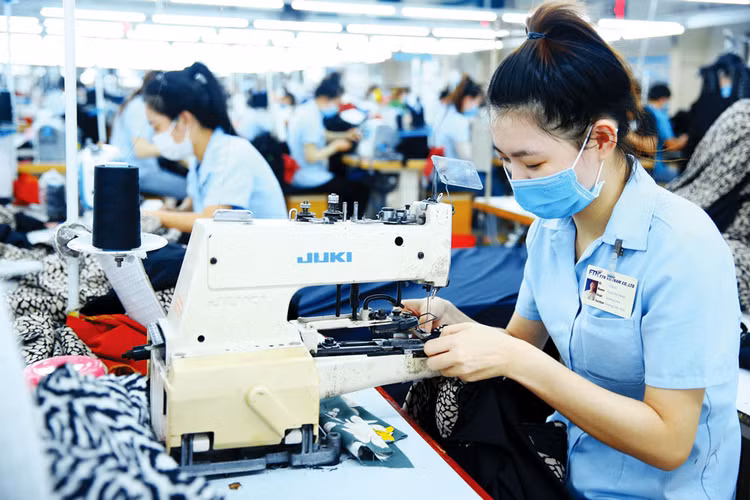 Ngân sách nhà nước đã chi một khoản đáng kể hỗ trợ người dân và doanh nghiệp vượt qua khó khăn do dịch Covid-19, song vẫn thấp hơn dự kiến. Ảnh: Lê Tiên