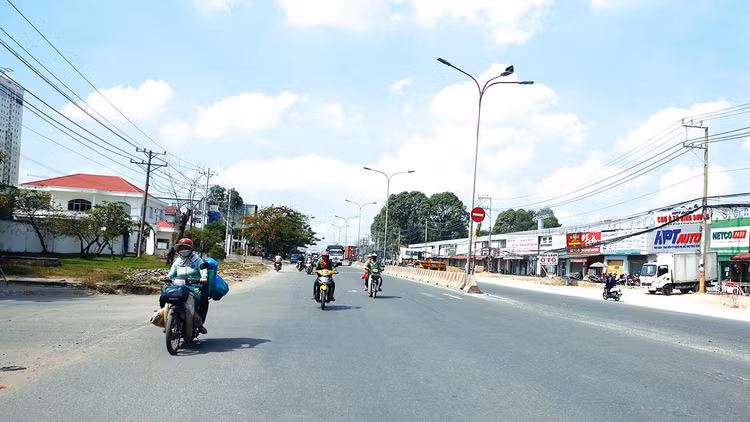 Năm 2022, các dự án giao thông do Ban Quản lý dự án đầu tư xây dựng công trình giao thông tỉnh Bình Dương làm chủ đầu tư được phân bổ hơn 988,9 tỷ đồng. Ảnh: Song Lê