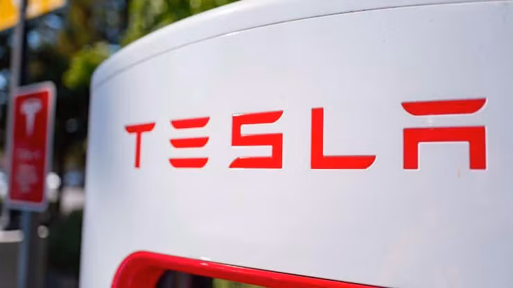 Cổ phiếu Tesla tăng gần 70% từ đầu năm 2021 - Ảnh: Getty Images