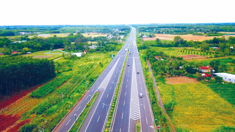 Lựa chọn công trình có tính lan tỏa cao và xây dựng được cơ chế thu hút vốn đầu tư tư nhân có tính đột phá chính là chìa khóa hiện thực hóa mục tiêu 5.000 km đường cao tốc. Ảnh: Lê Tiên