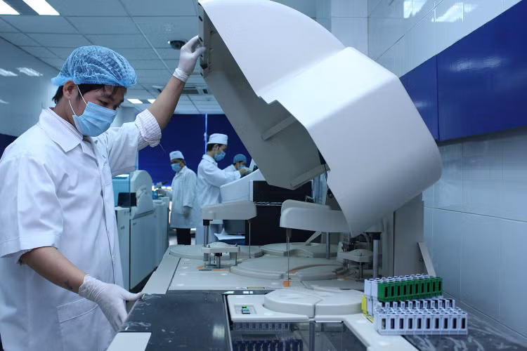 Phòng Thương mại và Công nghiệp Việt Nam cho rằng, nếu nâng cao điều kiện kinh doanh dịch vụ thẩm định giá sẽ tác động đến tính cạnh tranh và quyền lựa chọn của khách hàng. Ảnh minh họa: Lê Tiên