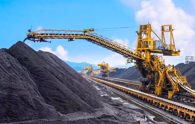 Năm 2023, tổng khối lượng than cấp cho điện của Tập đoàn Công nghiệp Than - Khoáng sản Việt Nam và Tổng công ty Đông Bắc ước tính trên 45 triệu tấn. Ảnh: ĐG