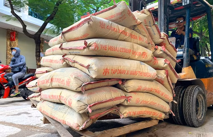 Tiêu thụ xi măng trong nước giảm trong thời gian qua, đặc biệt giảm mạnh kể từ đầu tháng 7/2021 đến nay. Ảnh: Nhã Chi