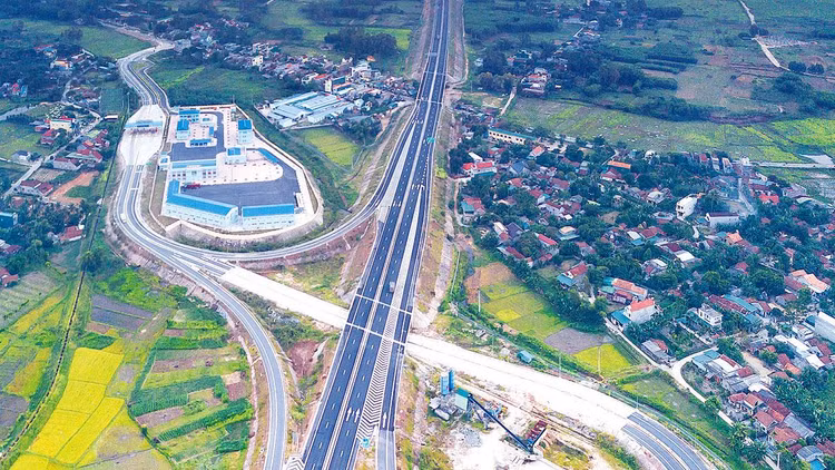 Quy hoạch Quảng Ngãi định hình các hành lang kinh tế từ hạ tầng sẵn có và các dự án được đầu tư trong tương lai. Ảnh: Hà Minh