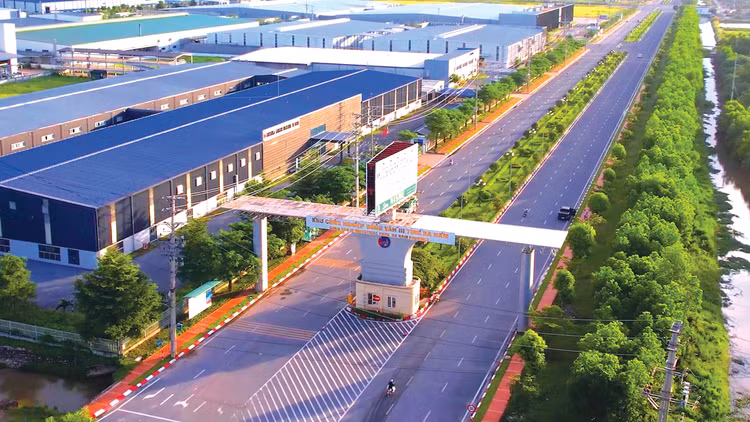 Khu công nghiệp hỗ trợ Đồng Văn III (thị xã Duy Tiên, tỉnh Hà Nam) đang được hoàn thiện đồng bộ hạ tầng kỹ thuật. Ảnh: Nhã Chi