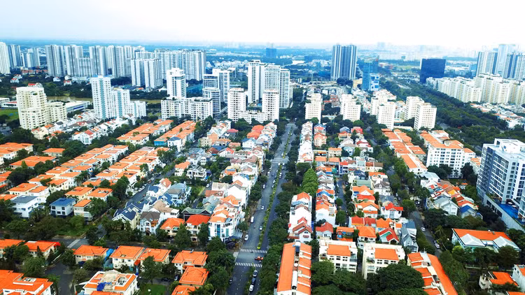 Bộ Kế hoạch và Đầu tư đề nghị Ngân hàng Nhà nước cung cấp số liệu cập nhật về tốc độ, xu hướng tăng trưởng tín dụng của một số ngành, lĩnh vực, đặc biệt là bất động sản. Ảnh: Lê Tiên