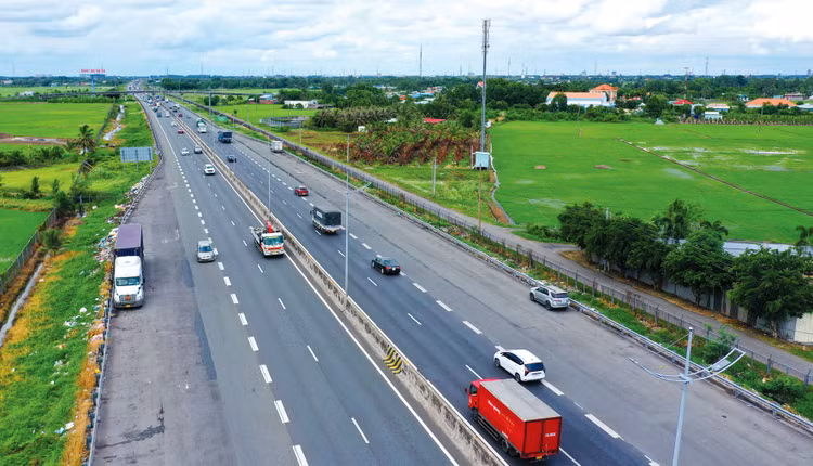 19.380 tỷ đồng sử dụng nguồn tăng thu ngân sách trung ương năm 2023 dự kiến được bố trí cho các dự án thuộc lĩnh vực giao thông. Ảnh: Lê Tiên