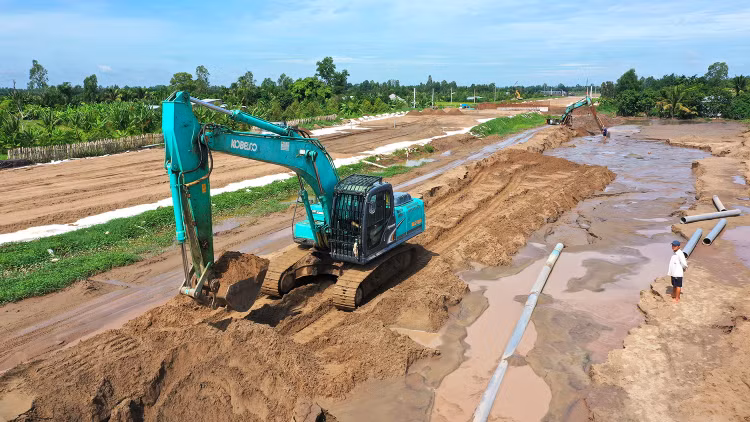 Trong tháng 7/2024, các địa phương có mỏ phải hoàn thành thủ tục để khai thác cát cung ứng cho các dự án giao thông trọng điểm khu vực phía Nam, bảo đảm đáp ứng tiến độ thi công. Ảnh: Lê Tiên