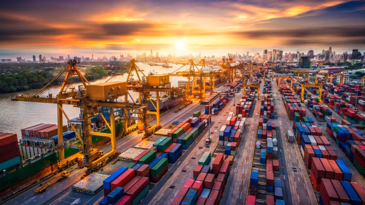 Với sự phục hồi nhu cầu thế giới, xuất khẩu của doanh nghiệp Việt Nam sẽ gia tăng trong thời gian tới. Ảnh minh họa: Internet