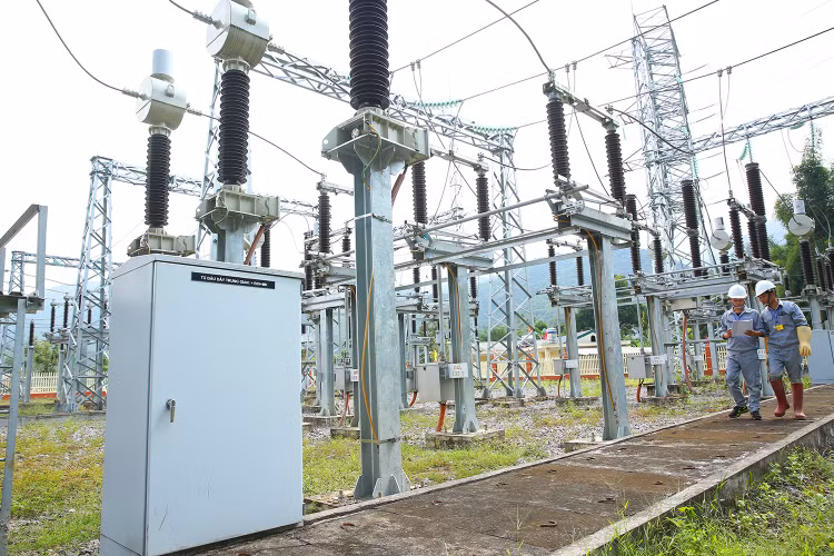Trong vòng 3 năm qua, Công ty TNHH Điện tự động Tuấn Long được công khai trúng thầu 8 gói thầu xây lắp điện. Ảnh minh họa: Nhã Chi