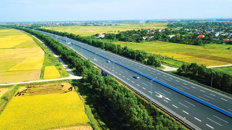 Năm 2023, giải ngân vốn đầu tư công của nhiều địa phương đạt kết quả đáng ghi nhận. Ảnh: Lê Tiên