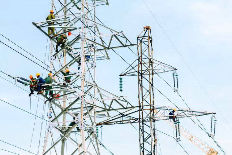 Từ đầu năm 2021 đến nay, Công ty CP Xây dựng EVN Quốc tế 1 trúng 7 gói thầu trong lĩnh vực xây lắp điện với tổng giá trúng thầu gần 580 tỷ đồng. Ảnh: Nguyễn Thế Anh