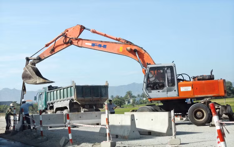 Gói thầu số 1 thuộc Dự án Cải tạo, nâng cấp ĐT.376 (đoạn từ Km0+000 - Km2+300) có giá dự toán 54,32 tỷ đồng, thu hút 4 nhà thầu tham dự. Ảnh minh họa: Tường Lâm