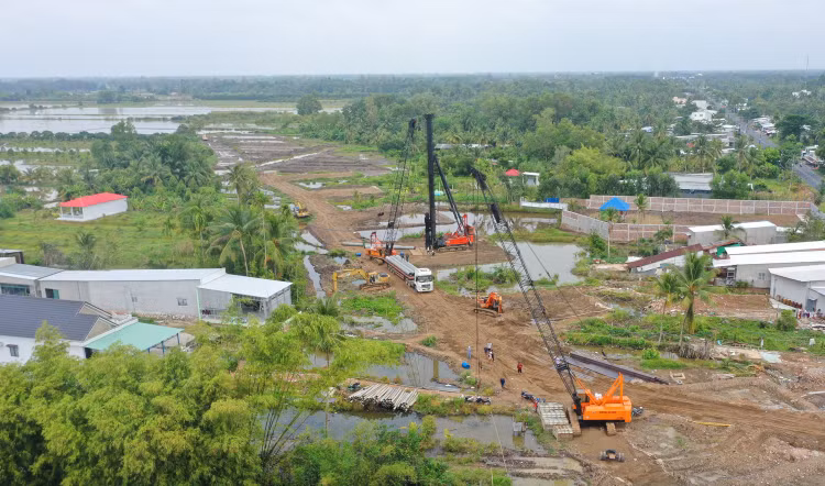 Dự án thành phần 4 cao tốc Châu Đốc - Cần Thơ - Sóc Trăng có tổng mức đầu tư 11.961 tỷ đồng. Ảnh: Lê Tiên