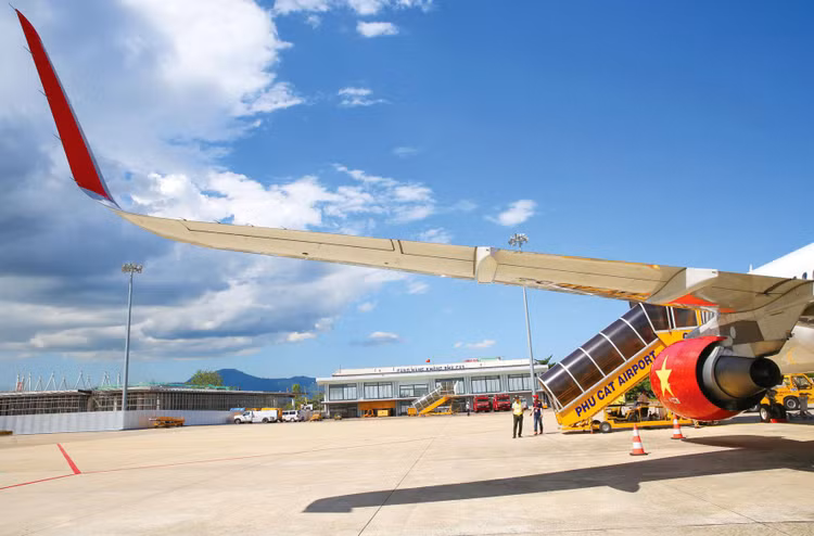 Các đề xuất xây dựng cảng hàng không, sân bay cần tiếp tục được nghiên cứu, khảo sát, đánh giá trên nhiều yếu tố khác như: quy hoạch, an ninh - quốc phòng, tiềm năng phát triển về du lịch, dịch vụ, khả năng thu hút đầu tư… Ảnh minh họa: Lê Phú An