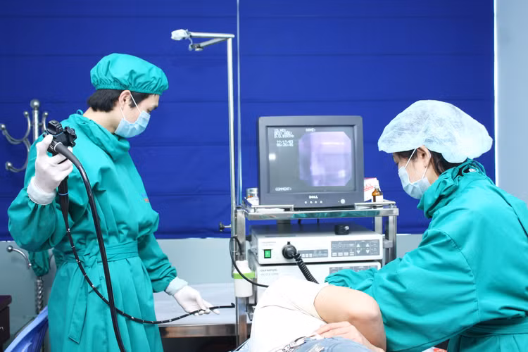 Một trong những nguyên nhân gây khó khăn cho việc xây dựng giá gói thầu mua sắm trang thiết bị y tế là do chưa có đầy đủ thông tin. Ảnh: Lê Tiên