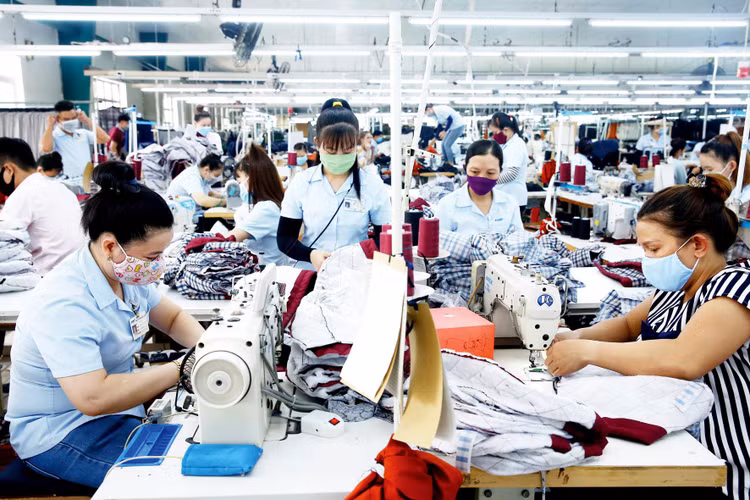 Trong 5 tháng qua có 22 mặt hàng đạt kim ngạch xuất khẩu trên 1 tỷ USD, trong đó, 6 mặt hàng đạt kim ngạch xuất khẩu trên 5 tỷ USD. Ảnh: Nhã Chi