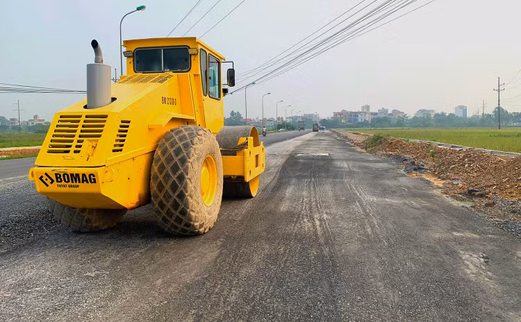 Trong vòng 5 năm qua, Công ty TNHH Xây dựng Thuận Đức được công bố trúng 50 gói thầu xây lắp trên địa bàn tỉnh Bình Định. Ảnh: Song Lê