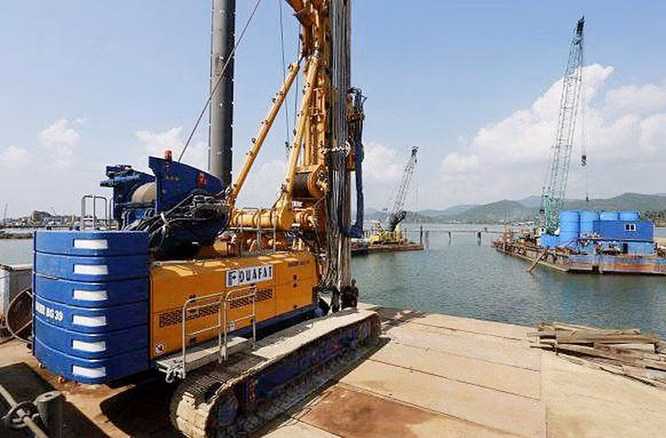 Công ty CP Tập đoàn ĐUA FAT hoạt động trong lĩnh vực san lấp mặt bằng, xử lý nền móng công trình… Ảnh: NC st