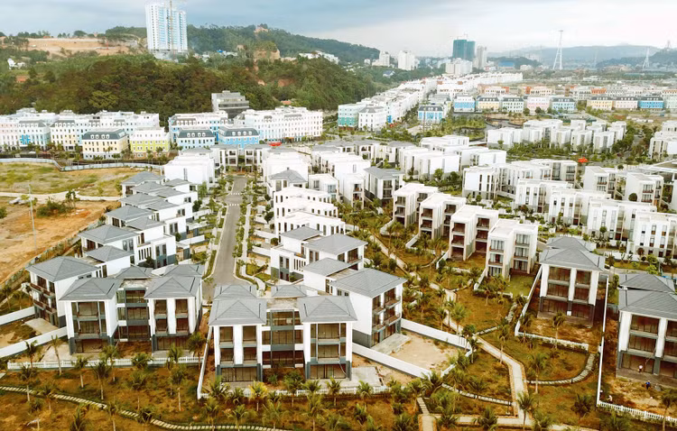 Theo Hiệp hội Bất động sản Việt Nam, việc cho phép người nước
ngoài mua công trình xây dựng không phải là nhà ở như BĐS du lịch sẽ góp phần
hút vốn đầu tư vào phân khúc này. Ảnh: Song Lê