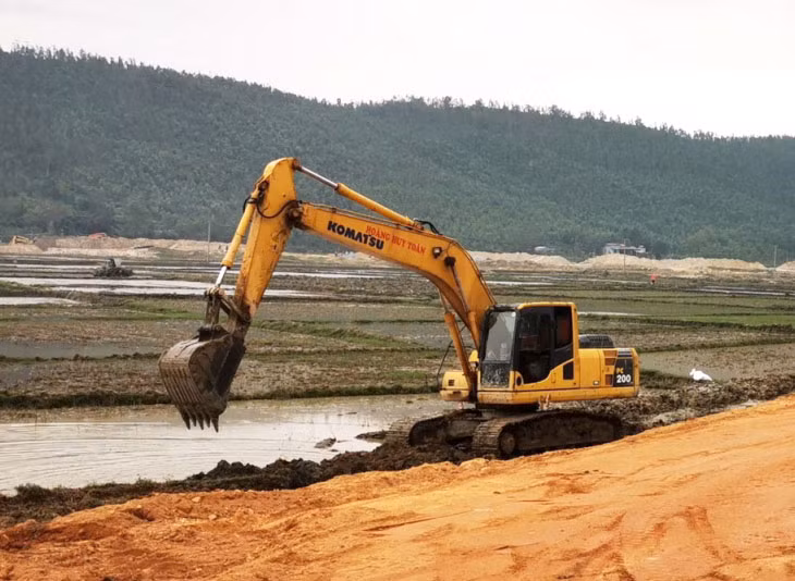 Nhiều dự án điện “ách tắc” mặt bằng do vướng mắc về chuyển đổi mục đích sử dụng đất rừng, do người dân không nhận tiền bồi thường… Ảnh minh họa: T.Hiếu
