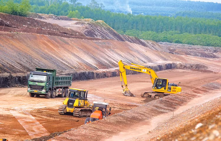 Dự án thành phần đầu tư xây dựng đoạn cao tốc Vĩnh Hảo - Phan Thiết dự kiến phải hoàn thành vào tháng 12/2022, nhưng hiện mới thi công đạt 32,2% giá trị hợp đồng. Ảnh: Vĩnh Phú