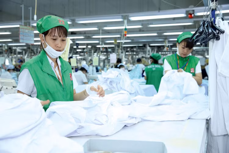 Trong ba trụ cột để đạt tới phát triển bền vững, tăng trưởng kinh tế là một điều kiện cần. Ảnh: Song Lê