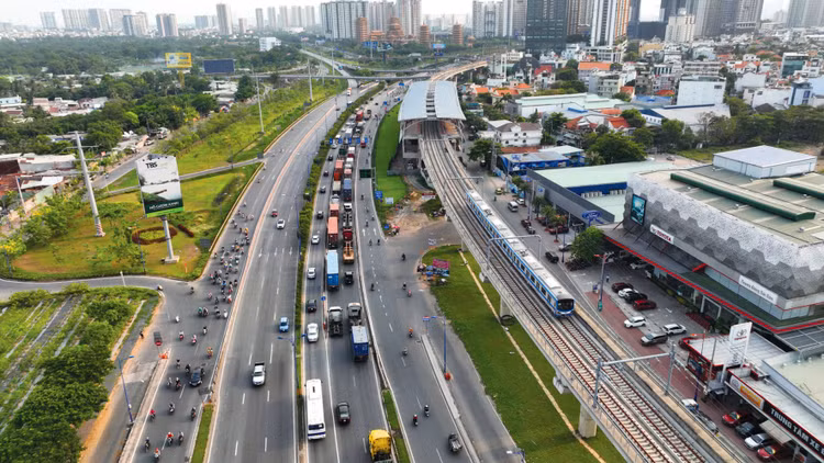 Dự án Metro số 1 Bến Thành - Suối Tiên dự kiến vận hành thương mại vào cuối năm 2024. Ảnh: Lê Hiếu