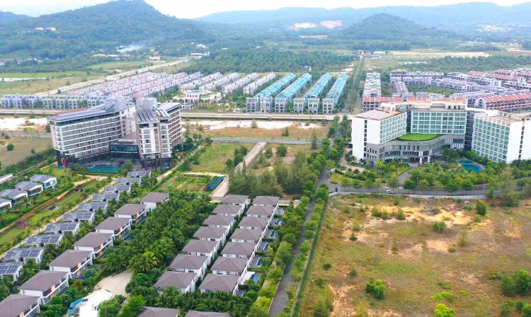 Trong 5 tháng đầu năm, tín dụng vào kinh doanh bất động sản tăng 14% trong khi tín dụng cho tiêu dùng bất động sản giảm 1,32%. Ảnh: Nhã Chi