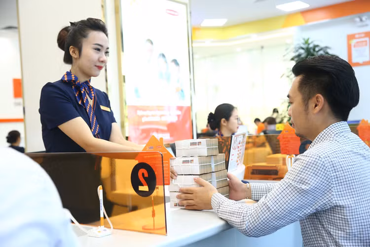 Với diễn biến trên thế giới và kinh tế trong nước, việc bảo đảm ổn định hệ thống các tổ chức tín dụng tiếp tục là mục tiêu ưu tiên hàng đầu. Ảnh: Tiên Giang
