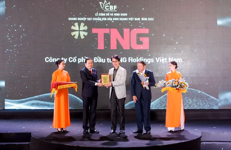 TNG Holdings Vietnam được vinh danh “Doanh nghiệp đạt chuẩn văn hóa Việt Nam” năm 2022