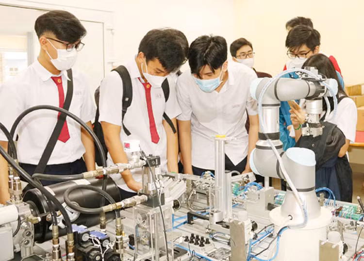 Phạm vi mua sắm của gói thầu thiết bị giáo dục tại huyện Xuyên Mộc, tỉnh Bà Rịa - Vũng Tàu có bộ học liệu, dụng cụ thí nghiệm, phần mềm, thiết bị điện tử… Ảnh minh họa: Hữu Phúc