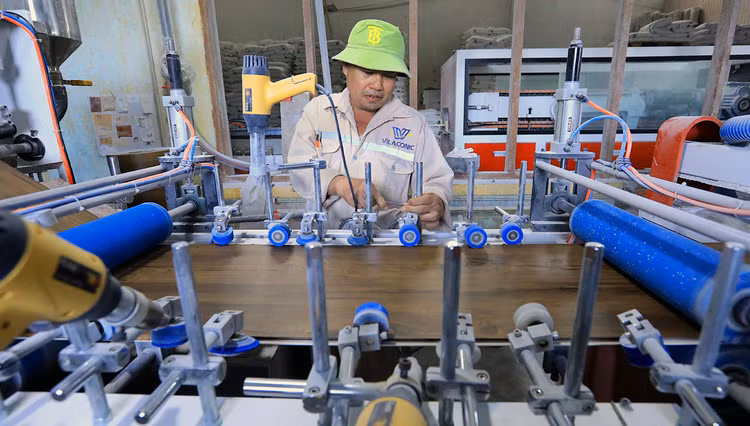 Phân ngành công nghiệp hỗ trợ cho các ngành ô tô, dệt may, da - giày, cơ khí, điện tử… được đề xuất trong nhóm ngành công nghiệp trọng điểm. Ảnh: Tuấn Anh