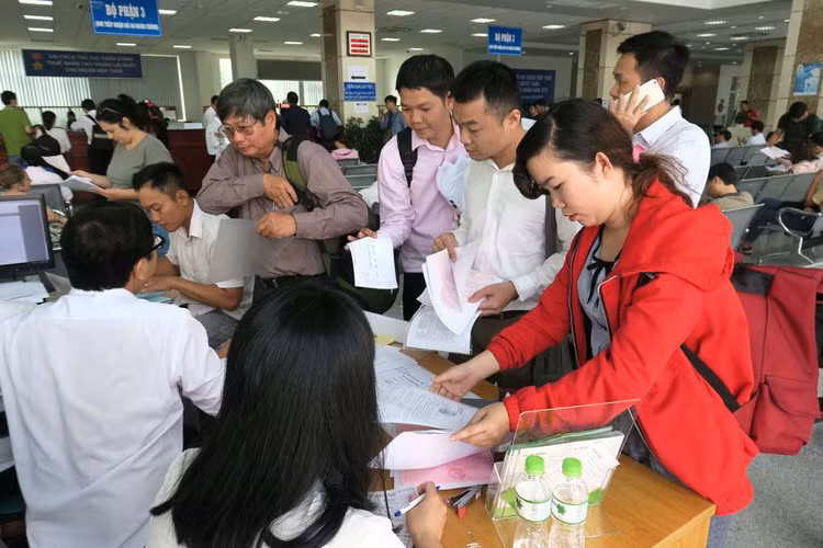 Số tiền thực hiện các chính sách miễn, giảm, giãn thuế, phí, lệ phí và tiền thuê đất trong 6 tháng đầu năm 2022 khoảng 39,8 nghìn tỷ đồng. Ảnh: Mạnh Hà