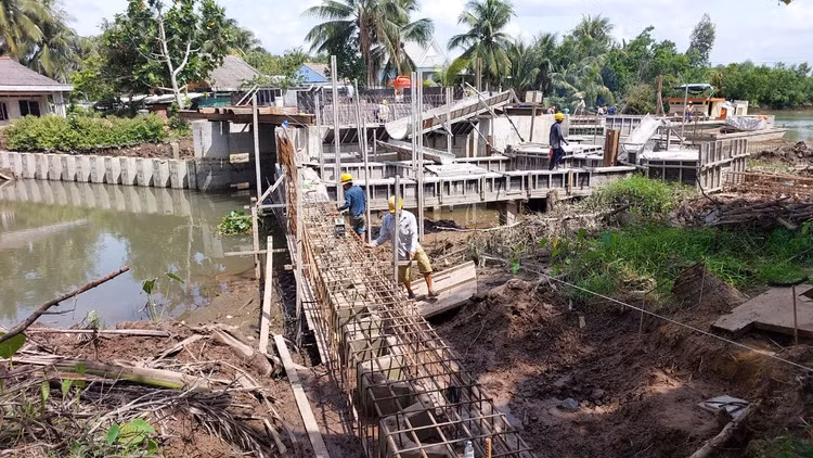 Nhà thầu thi công Gói số 1 thuộc Dự án Hệ thống thủy lợi Thanh Đức - Long Mỹ nằm trên địa bàn 2 huyện Long Hồ, Mang Thít, tỉnh Vĩnh Long