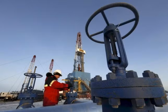 Giá dầu thế giới đi lên trong phiên 29/7. Ảnh: Reuters