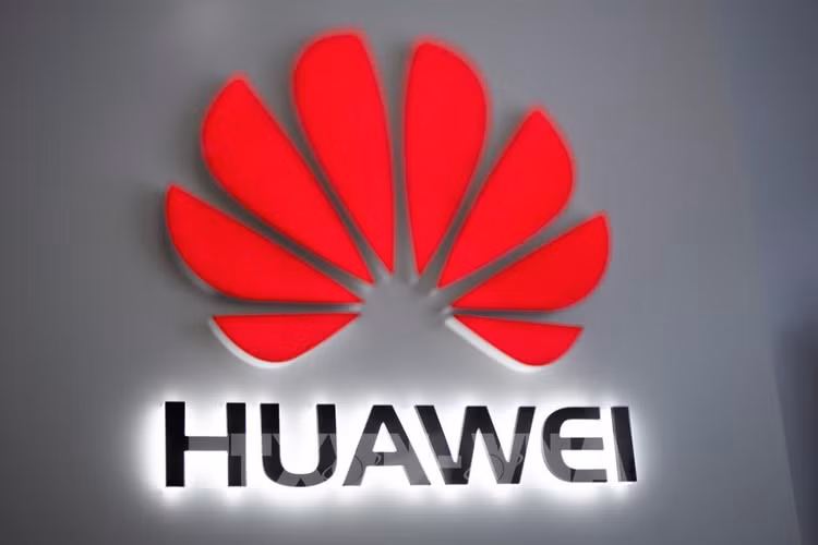 Biểu tượng Huawei tại cửa hàng ở Bắc Kinh, Trung Quốc. Ảnh: AFP/TTXVN
