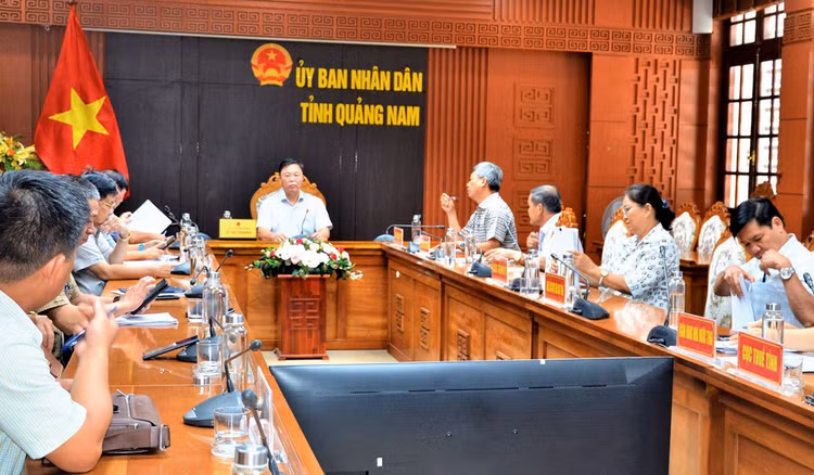 Ông Lê Trí Thanh, Chủ tịch UBND tỉnh Quảng Nam tại cuộc họp của Tổ công tác đặc biệt tháo gỡ vướng mắc, khó khăn cho doanh nghiệp