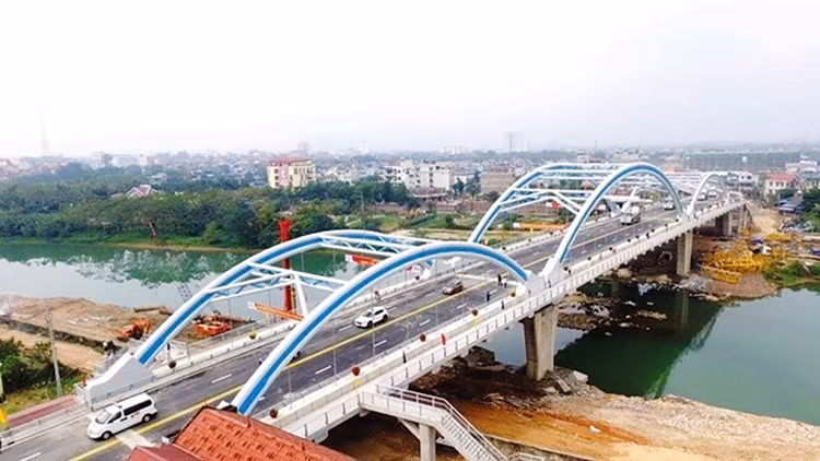 Cầu Bến Tượng bắc qua sông Cầu thuộc địa phận thành phố Thái Nguyên với tổng vốn đầu tư 436 tỷ đồng