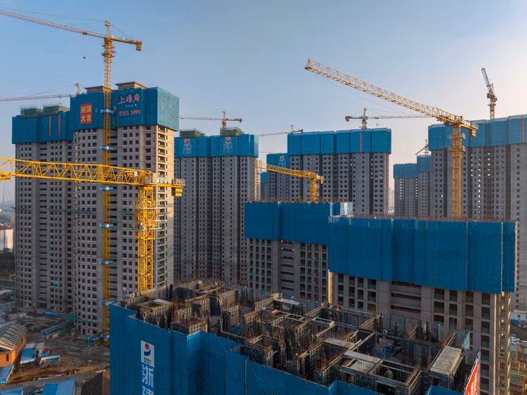 Theo một ước tính từ Gavekal Research, khoản nợ chưa thanh toán của các nhà phát triển bất động sản Trung Quốc có tổng trị giá 390 tỷ USD. Ảnh: Internet