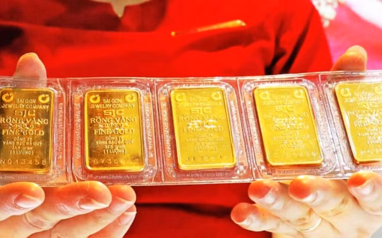 Ngân hàng Nhà nước đề nghị Bộ Công an phối hợp hạn chế tình trạng một số doanh nghiệp lợi dụng giá vàng tăng cao để đầu cơ, trục lợi. Ảnh: Trần Việt